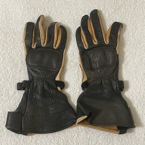 Lee Parks Design
Elk /Deer Skin Motorcycle Gloves